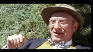 Deux étalons bien dotés analysent une pute brune en chaleur film x ancien