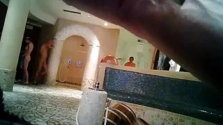 Kinky poussin aux cheveux rouges partouze vieux lèche le trou du cul et fait une pipe à l'acteur porno corné Rocco Siffredi