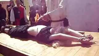 Sexe prostituée asiatique folle en bas suce et chevauche une bite blanche vieu film porno