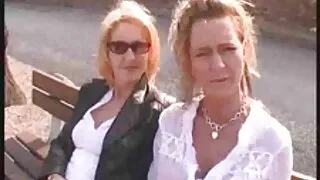 L'homme qui mange sex des vieux la séductrice Nikki Daniels est avide de se faire défoncer la chatte hardcore