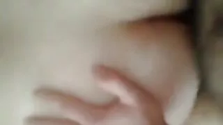 Brunet pute en bas résille video jeune avec vieux sert son client régulier