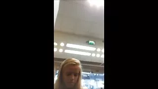 La fille libidineuse Light Fairy touche des porno pour les vieux fous et joue avec la chatte