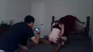 La coquine qui vieux cochon porno pisse Vanessa Decker se masturbe la chatte sur la table en verre