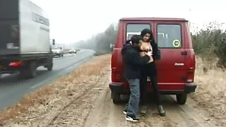 La déesse MILFie aux cheveux noirs zélée Raylene bloque de gros seins sexe les vieux tout en se faisant manger la chatte