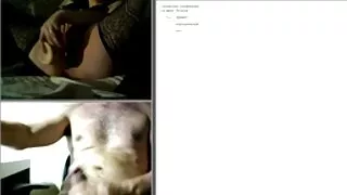 La séduisante poussin ébène vieux couples echangiste Tandy Brown baise dur sur le lit