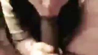 Une MILF caucasienne corsée se fait marteler au fond de sa grosse chatte vieux film porno