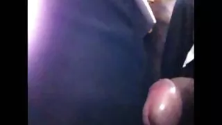 La mignonne porno vieux avec jeune aux cheveux roux Netu veut plaire à deux bites pour gagner du sperme