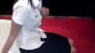 Faim de bite mature belle-mère sexe entre vieux et jeune se fait bouffer la chatte