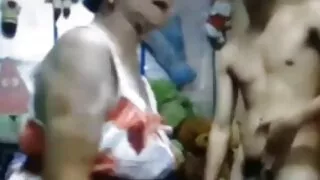 La vieux couple en chaleur superbe milf Vanilla Deville devient vraiment excitée pour son entraîneur de fitness