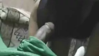 La secrétaire aux gros seins Anissa Kate fait une pipe et une branlette espagnole avant une baise jeune femme suce un vieux anale