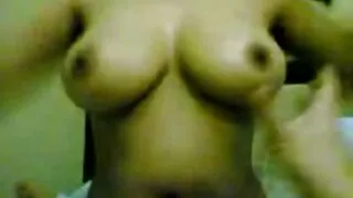 Petite amie asiatique obtient sa chatte rasée baisée et jizzed porno vieux black