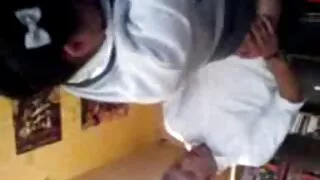 Des coquines blanches folles sucent et chevauchent des vieux en partouze bites excitées dans une vidéo de sexe en groupe