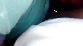 Super juggy milf est baisée durement dans une pose missionnaire par un vieux film erotique italien nouveau jeune voisin