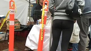Sassy blonde se sex vieux jeune fait brutalement baiser en levrette