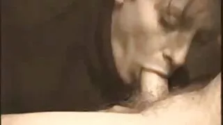 La pute Sophia Deluxe suce la bite du patron pour la promotion de son mari gay vieux jeune
