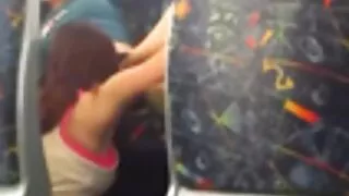 La masseuse asiatique Evelyn joue avec une bite vieu porno savonneuse sous la douche