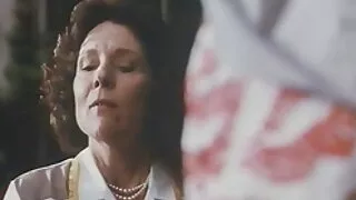 La salope Alex porno francais vieux jeune Ginger frappe le mari de sa soeur pendant qu'elle dort