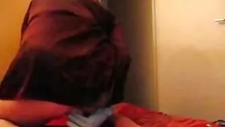 Tuer vieux porno la chaude poussin butin Gia Paige montre sa grotte anale béante