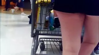 Fille sportive film de cul de vieux fait travailler sa chatte serrée dans toutes les positions possibles